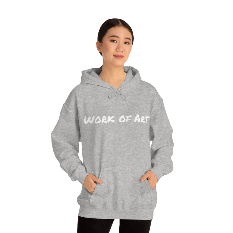 Work of Art - Sweat à capuche unisexe Heavy Blend™ avec lettres blanches 
